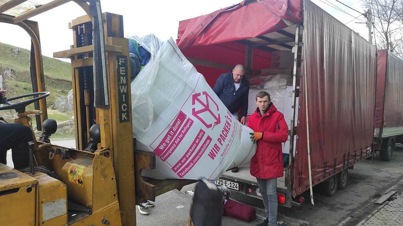 Lieferung von Hilfsgütern an der polnisch-ukrainischen Grenze