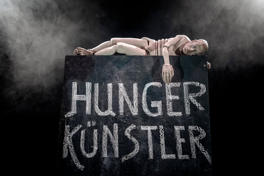 Szene aus „Ein Hungerkünstler“