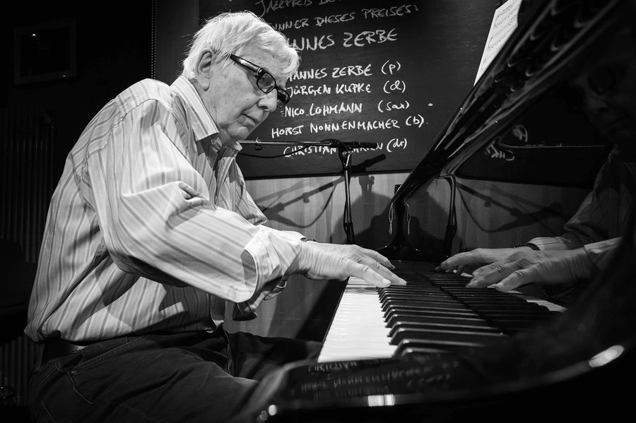 Der Jazzpianist Hannes Zerbe im Berliner Jazzclub A-Trane
