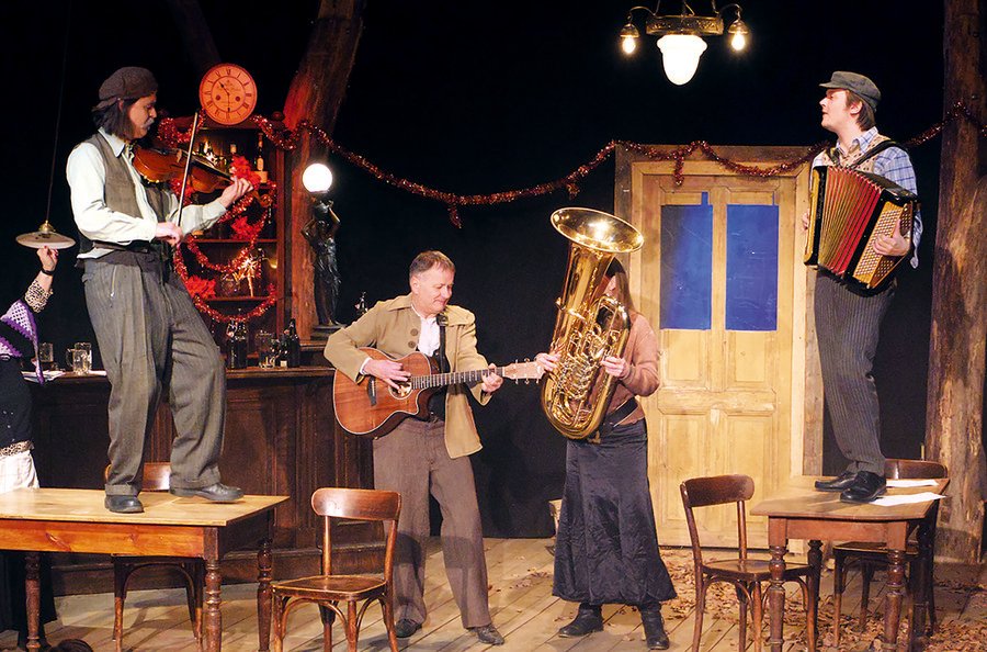 Szene aus der irischen Weihnachtsrevue „Das neue Wunder von Ballybadrawn“