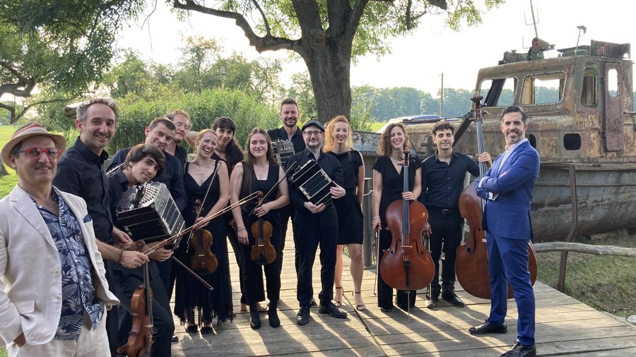 Die 14 Musiker des Proyecto Pichuco