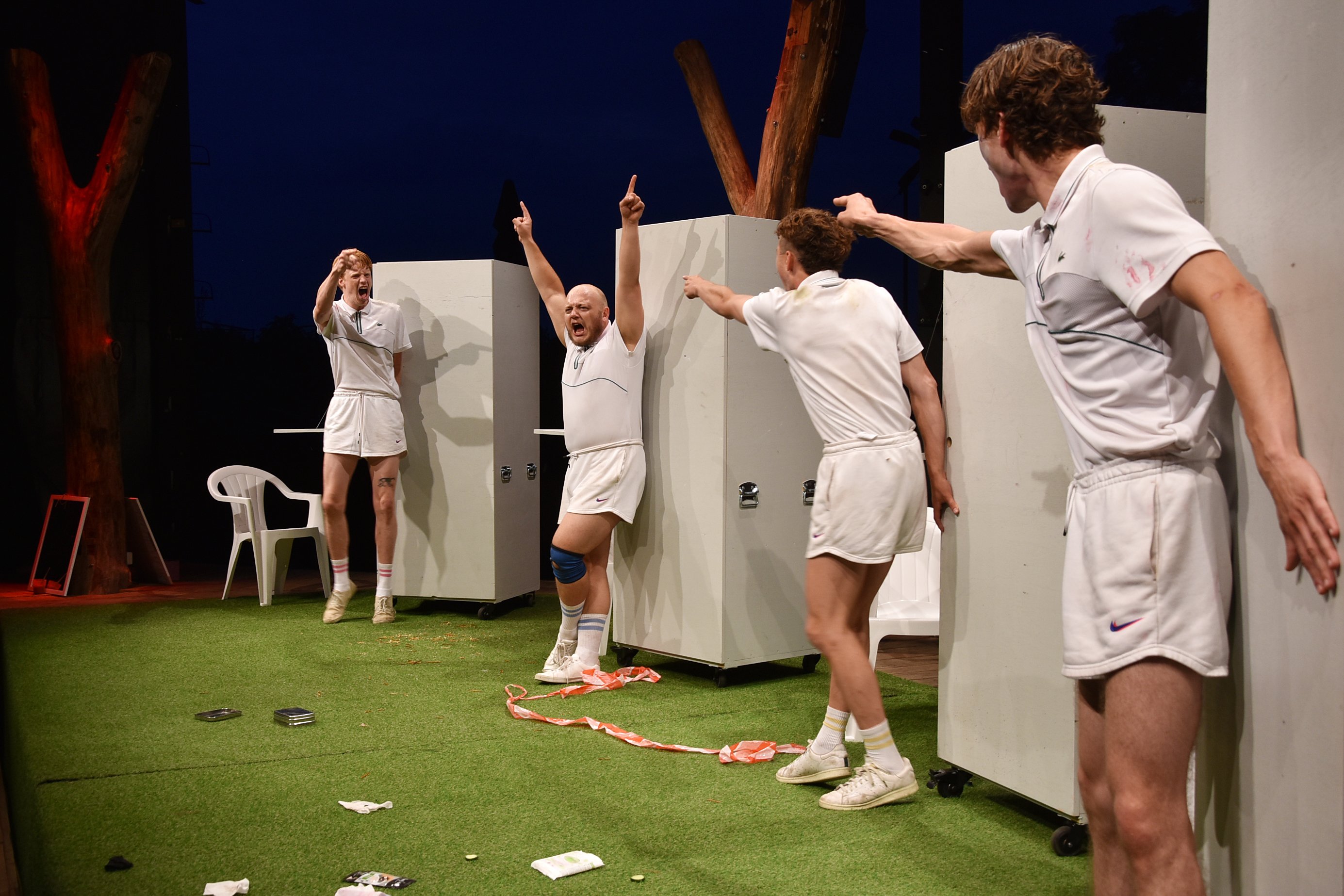 Rostocker Schauspielstudierende mit „In den Gärten oder Lysistrata Teil 2“ nach Aristophanes