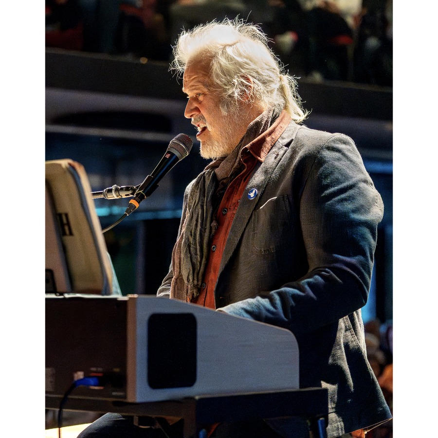 Der Sänger, Pianist und Komponist Thomas Putensen
