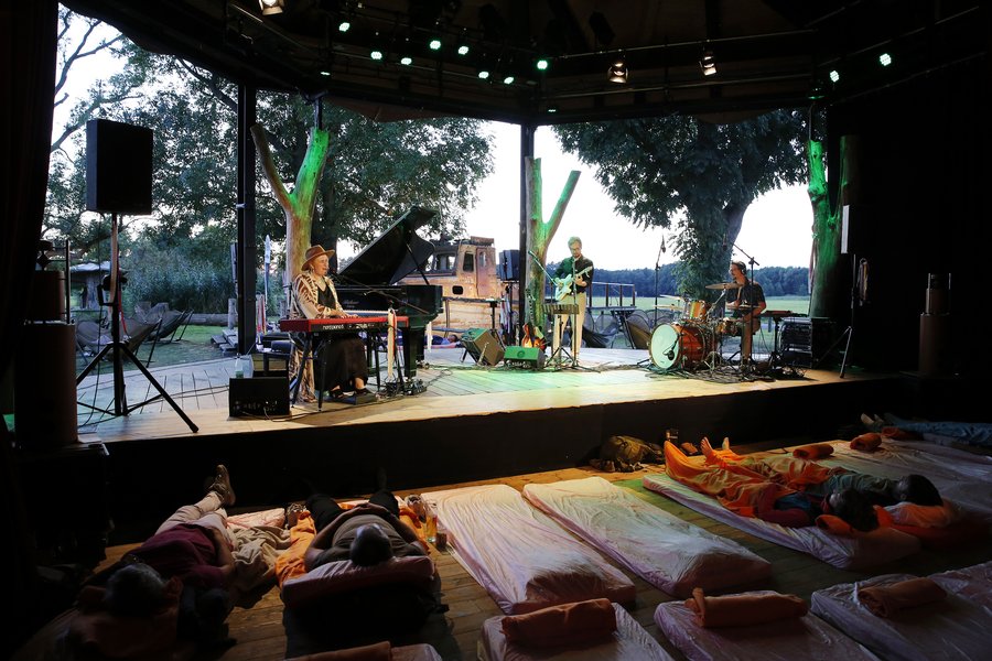 Schlafkonzert mit dem Julia Buch Trio